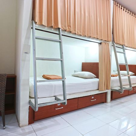 Hostel Mirah Легиан Экстерьер фото