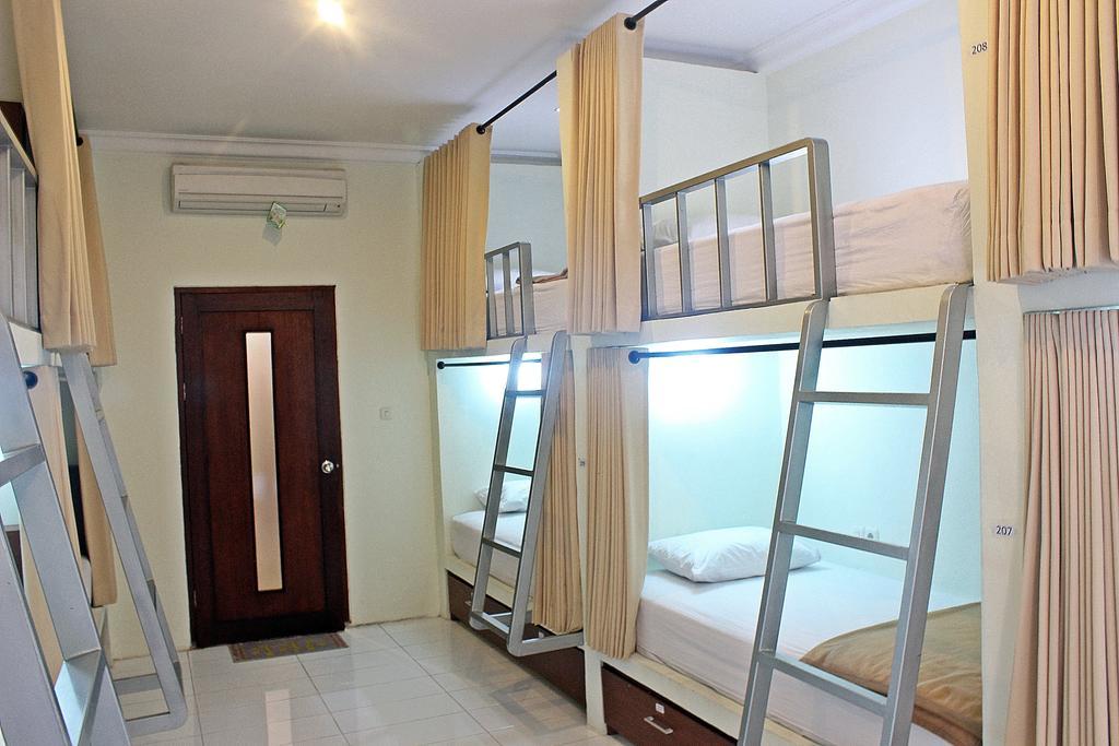 Hostel Mirah Легиан Номер фото