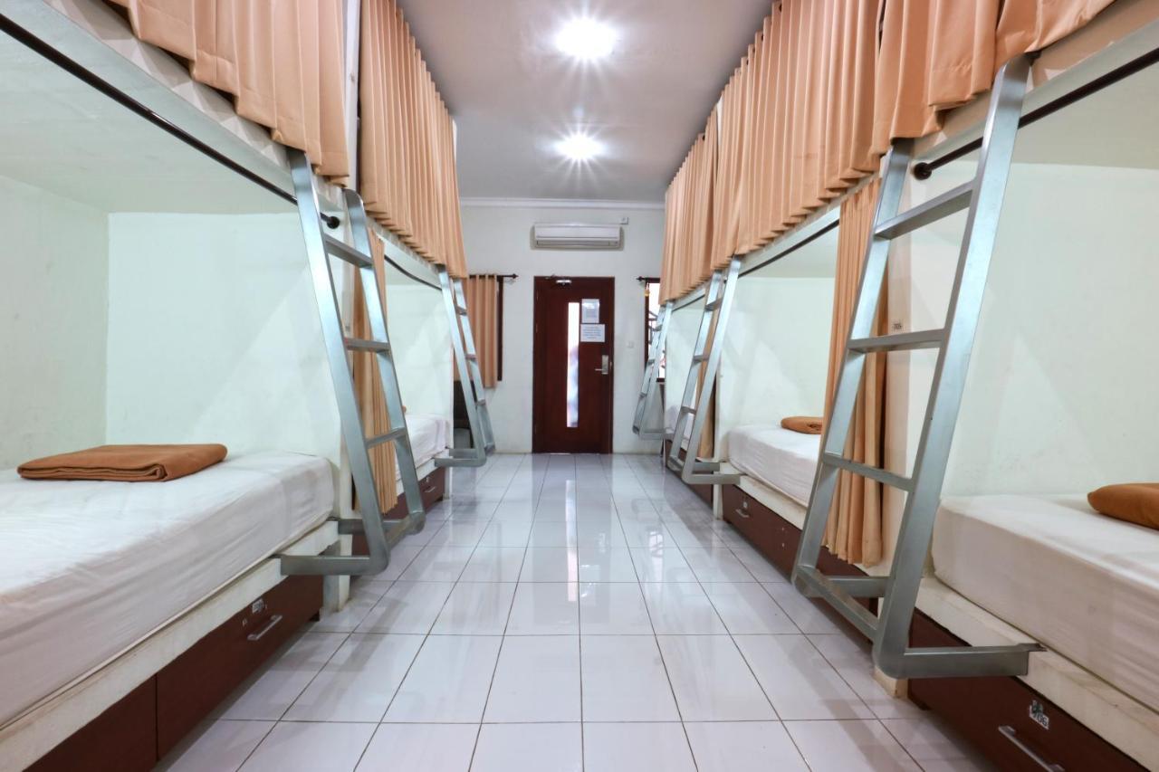 Hostel Mirah Легиан Экстерьер фото