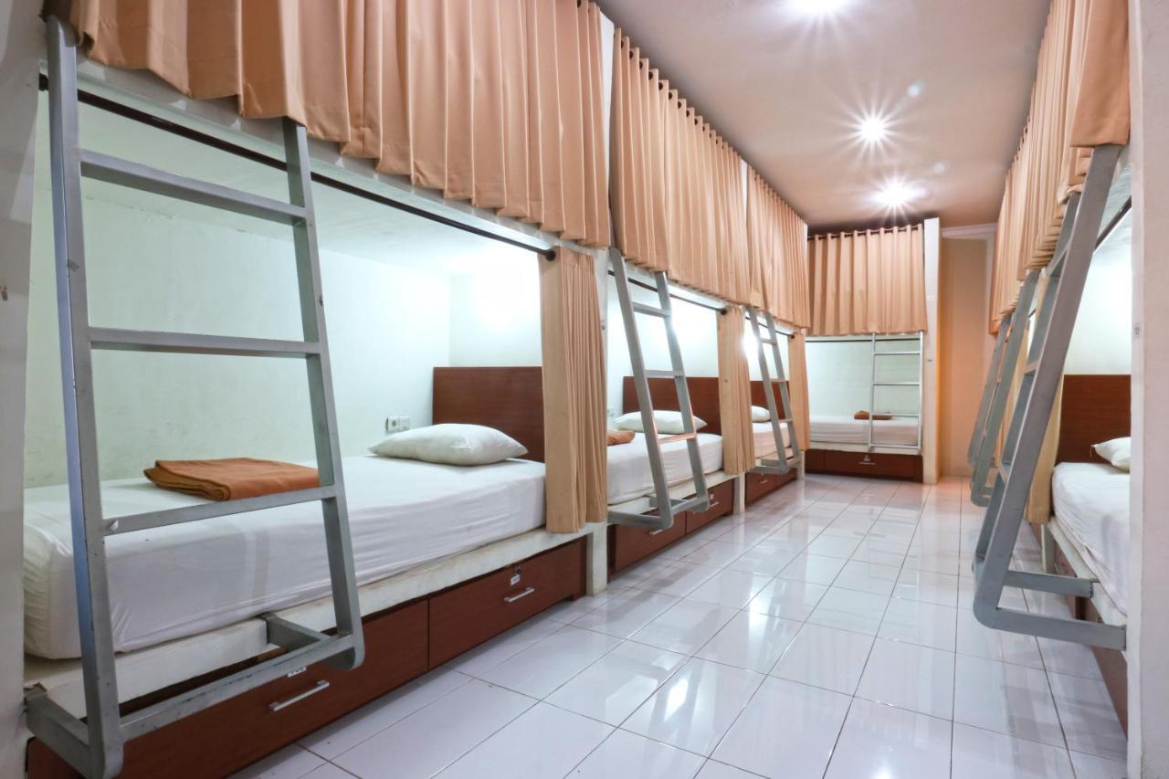 Hostel Mirah Легиан Экстерьер фото